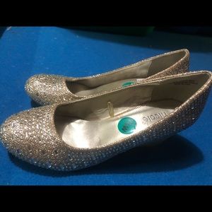 Nicole gold embellished heels 7.5 wide NWT